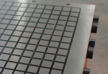 電永磁吸盤用于造船廠船板的搬運(yùn)